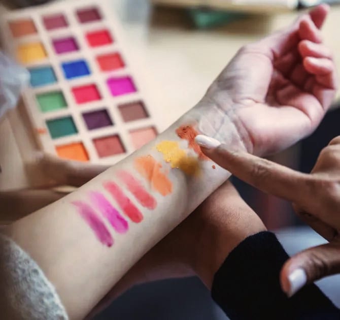 Makeup arm