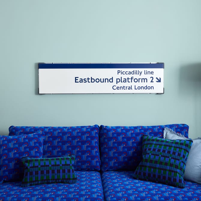 Piccadily line sign