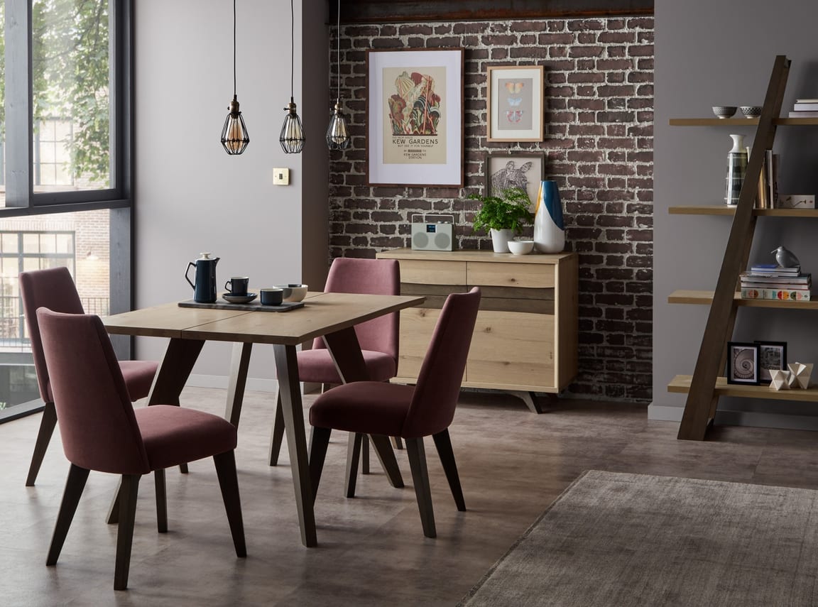 4 Seater Table 4 Mulberry Chairs