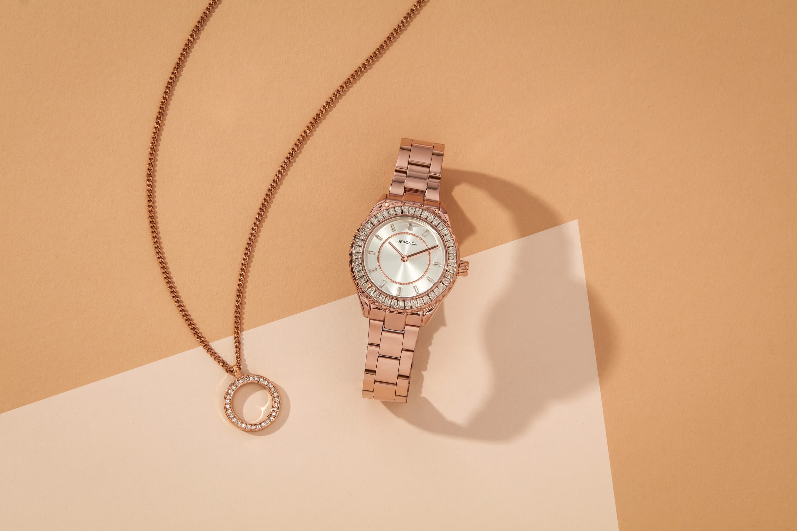 MARGOT ROSE GOLD WITH PENDANT GIFT SET Creative Flat close up